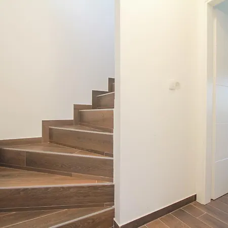 Iva Apartament *