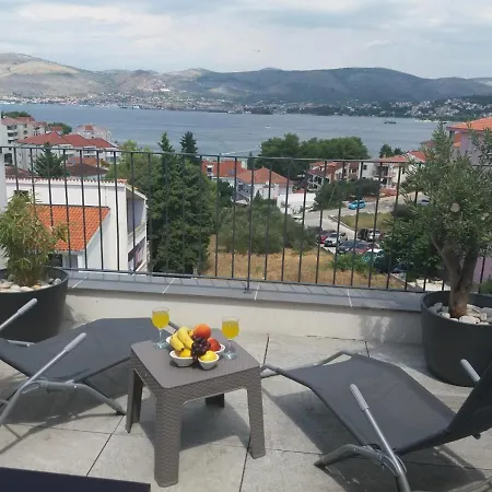 Iva Apartament *